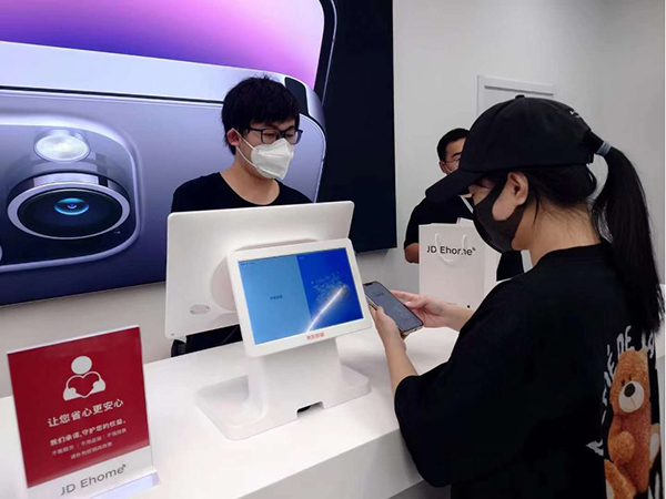 　　JD Ehome 9月16日早8点迎来首批选购iPhone 14的消费者