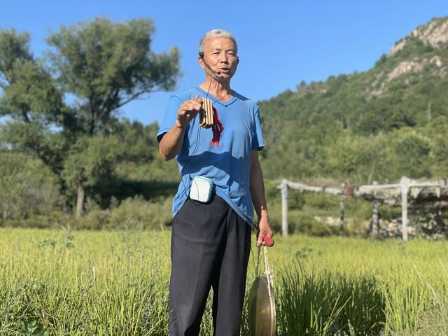 北京市怀柔区宝山镇道德坑村爱国主义教育基地讲解员李德义。新京报记者 赵利新 摄