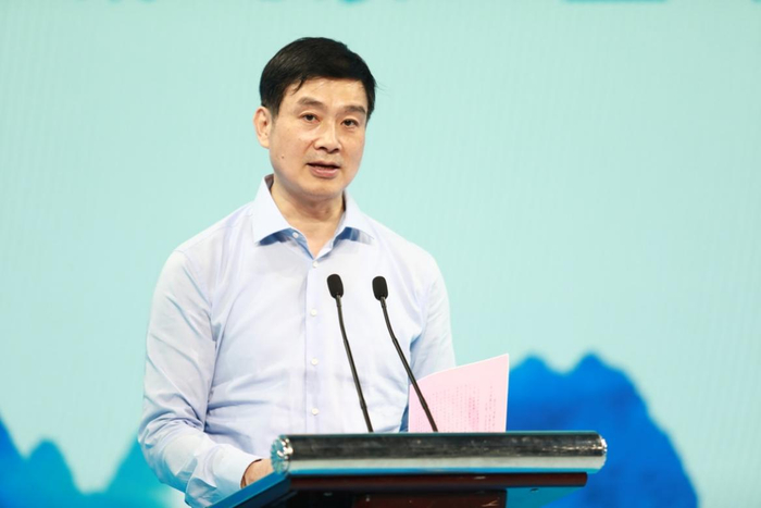 　　新华网副总裁 申江婴
