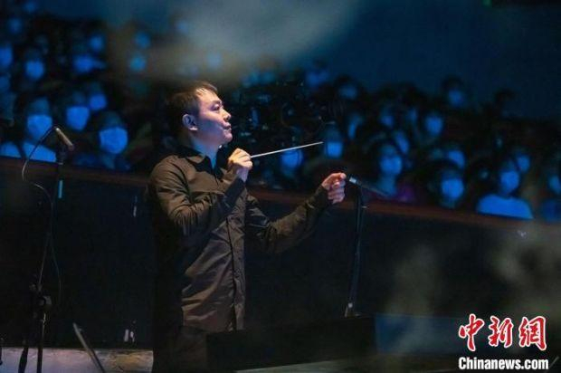 中芭音乐总监、指挥家张艺 中央芭蕾舞团供图