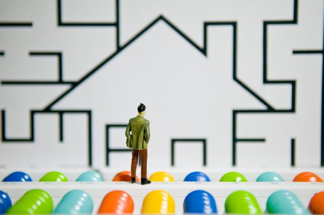 众多物企积极探索“物业+生活”服务模式，抢滩布局家政、养老、房产经纪等业务。 图/IC photo