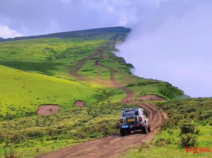 ↑雷波县龙头山大断崖