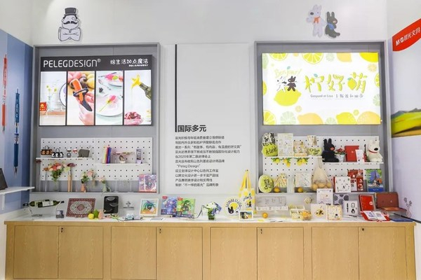 　　WDCC2022现场，晨光展出旗下以色列设计品牌“Peleg Design”及IP合作款“卡斯波和丽萨”柠好萌系列