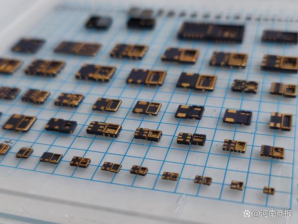 图说：瓷金科技公司生产的大小不一的陶瓷封装基座