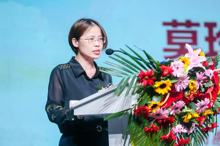 　　山东潍坊海王星辰民康连锁药店有限公司总经理莫玲英女士致辞