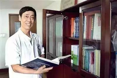 ▲浙江杭州市级名中医、市中医院骨伤科主任周辉