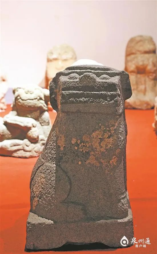 萌趣可爱的门狮