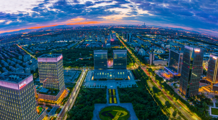 北京经开区双子楼。（北京经开区工委宣传文化部供图）