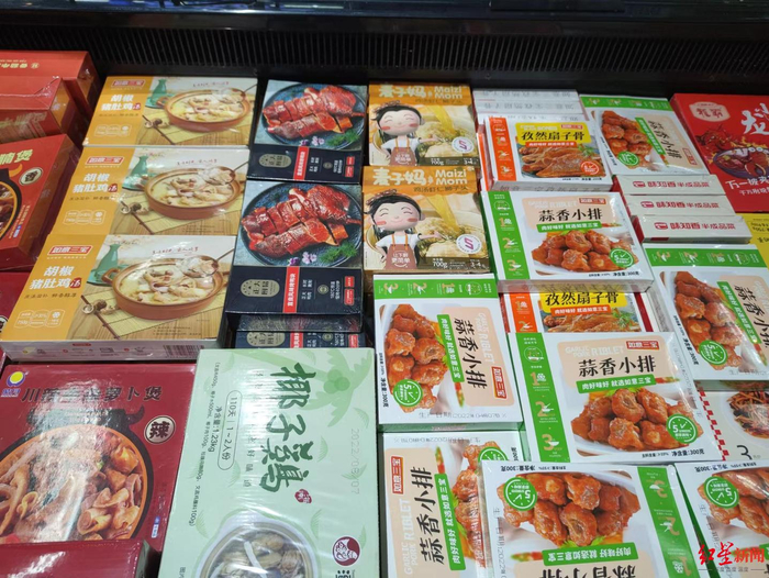 ↑超市里面的预制菜产品&nbsp;袁伟 摄