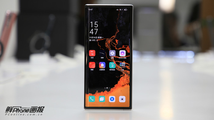 （卷轴屏概念机：OPPOX2021）