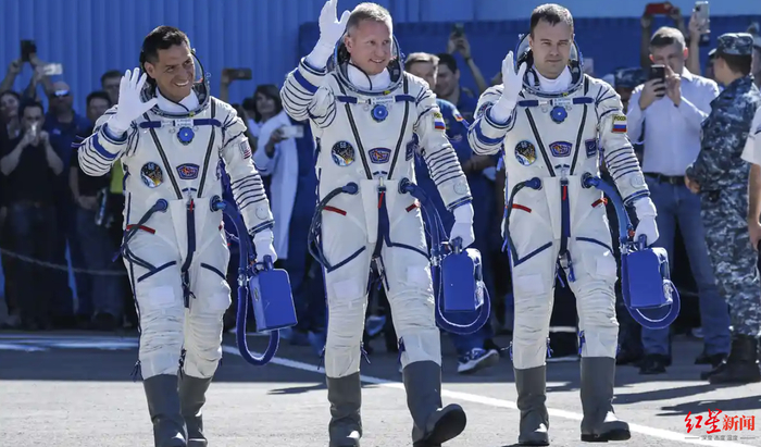 ↑2名俄罗斯宇航员和1名美国宇航员顺利进入国际空间站