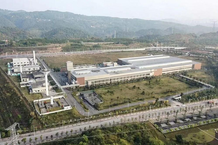 　　▲重庆鑫景特种玻璃有限公司。受访者供图