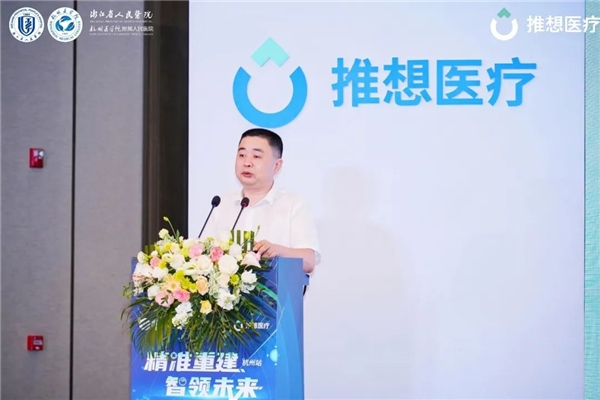 　　浙江省人民医院肺癌MDT中心副主任、肺结节诊断中心执行副主任曹捍波教授