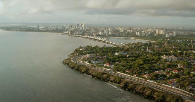 坦桑蓝跨海大桥的通车有效缓解了达累斯萨拉姆市中央商务区的交通压力。中铁大桥局供图