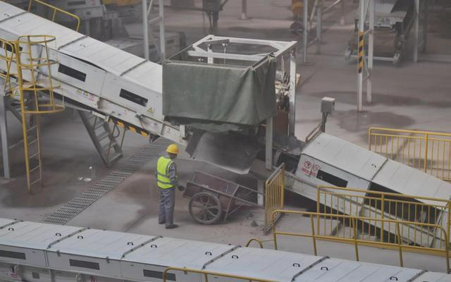 “北京市核心区及朝阳区装修垃圾收运处一体化示范项目”场房。新京报记者 李木易 摄