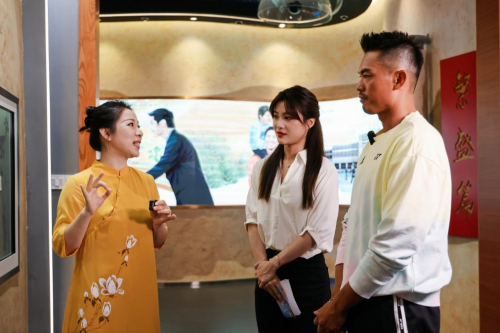 　　林丹带网友“云逛”王老吉凉茶博物馆