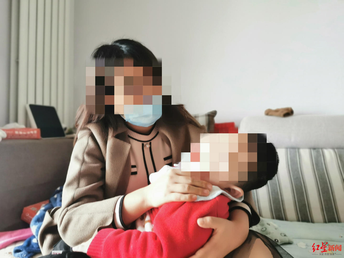 ↑儿子与亲人间无任何互动，这是李芳最难受的事