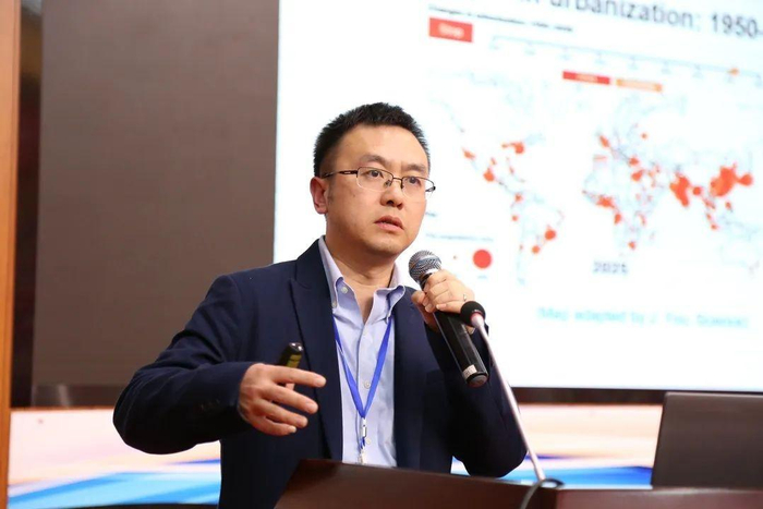 　　华东师范大学地理科学学院余柏蒗教授