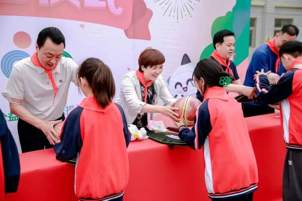 推广象棋教学 让孩子们的体育课丰富多彩 