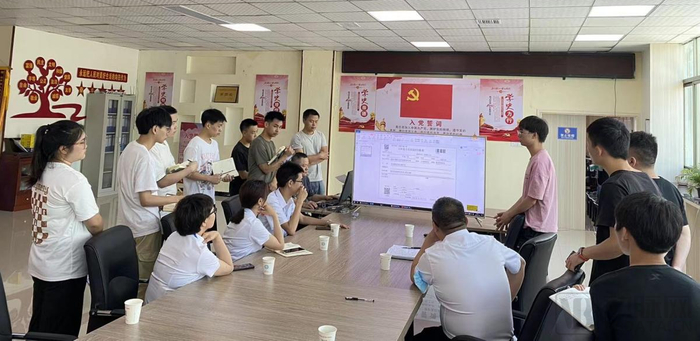 　　华卓专项小组向院领导及科室主任演示系统确认流程