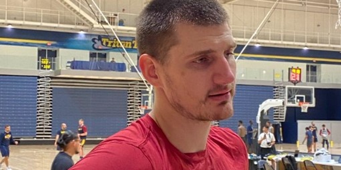 浓眉与约基奇的成长轨迹他们如何改变现代篮球内线格局