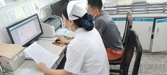 华卓科技专项小组深入各个科室开展培训