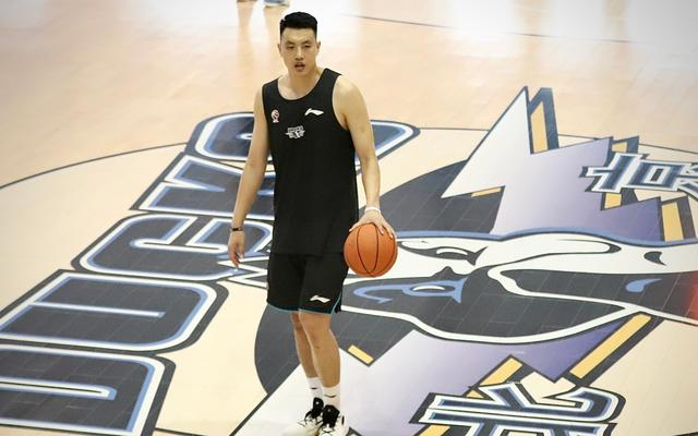 翟晓川表态，全队要打出精气神儿，要有不怕输的精神。  北京首钢篮球俱乐部供图