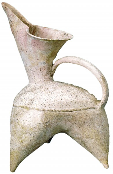     白陶鬶，新石器时代龙山文化类型，北京故宫博物院藏。图片由人民文学出版社提供