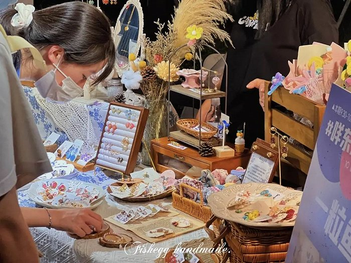 鱼蛋精心布置的市集摊位 来源 / @一粒鱼蛋手作