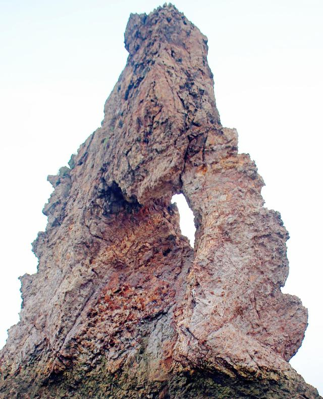 图为“石老人”礁石未损毁前的模样。图/IC photo