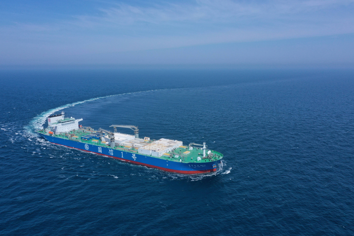 深圳拟开建4艘首艘10万吨级智慧渔业“海洋牧场”。图为“国信1号”养殖工船。（图源：青岛国信集团）