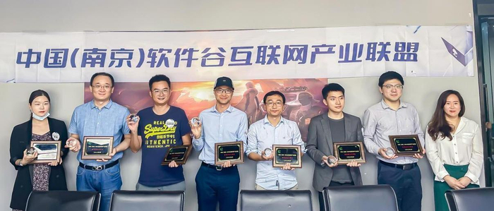 　　联盟新成员领取证书环节