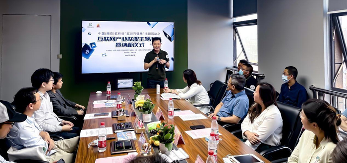 　　互联网产业联盟副理事长杨国华