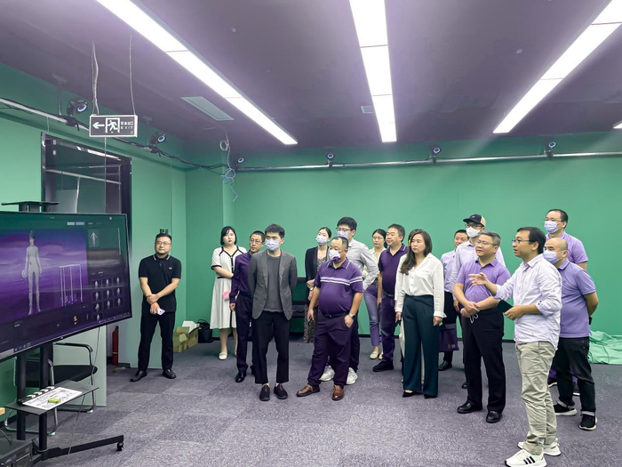 　　八点八数字自有动捕棚+自研直播软件