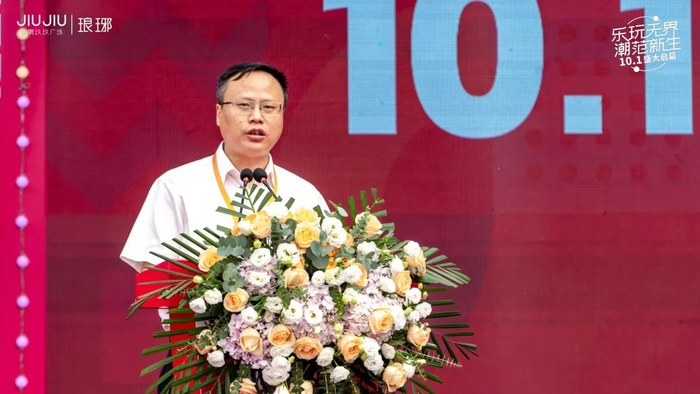 ▲滁州市琅琊区委副书记、区长王政主持开业庆典