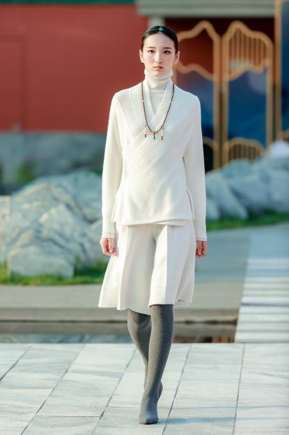 　　2022北京时装周秀场上的非遗时尚元素