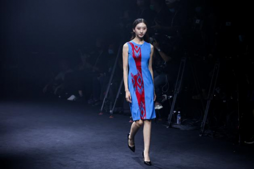 　　2022北京时装周破茧CC-b品牌发布作品