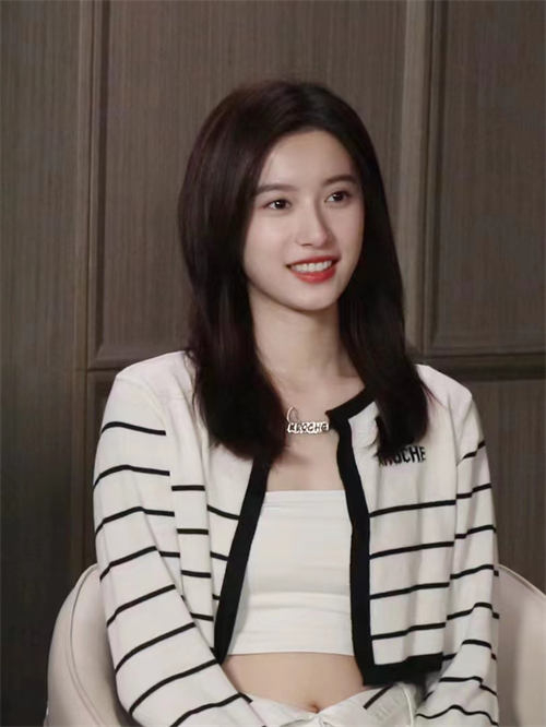 　　电影《青春几回合》主演胡嘉欣