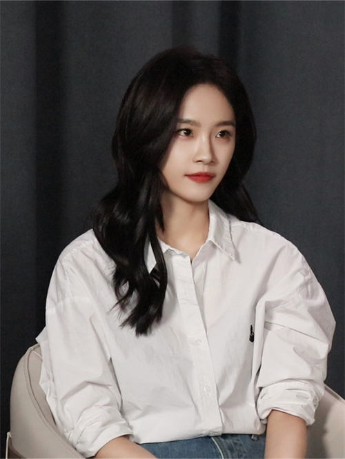 　　电影《青春几回合》主演卢洋洋