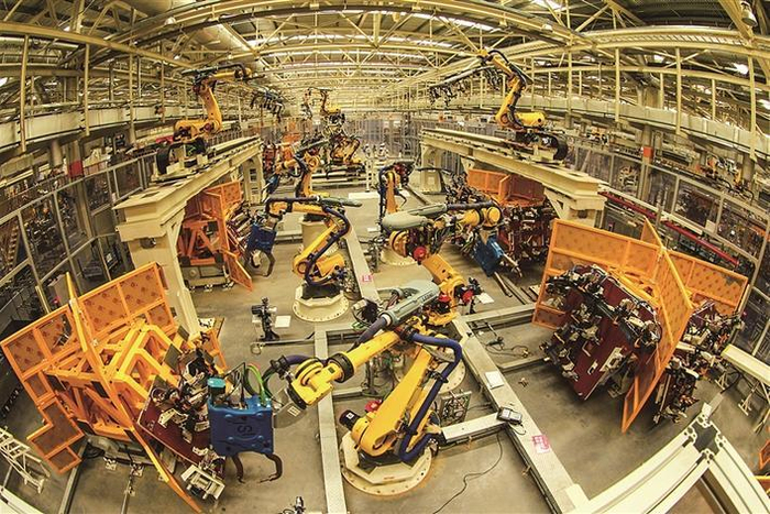 　　神龙汽车自动化生产车间