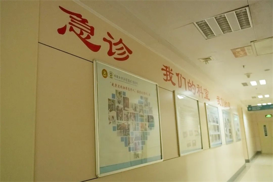 　　▲湘雅急诊科内文化墙