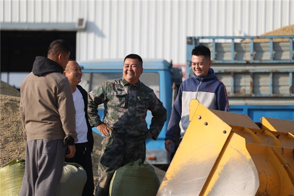 　　五常农民洋溢着丰收的喜悦