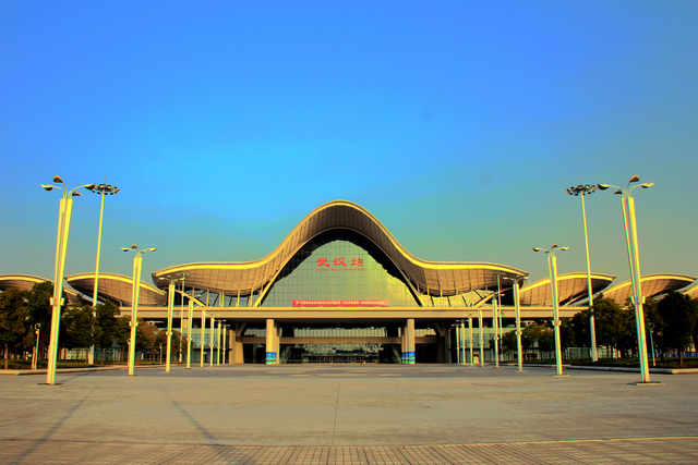 武汉站（图源网络）