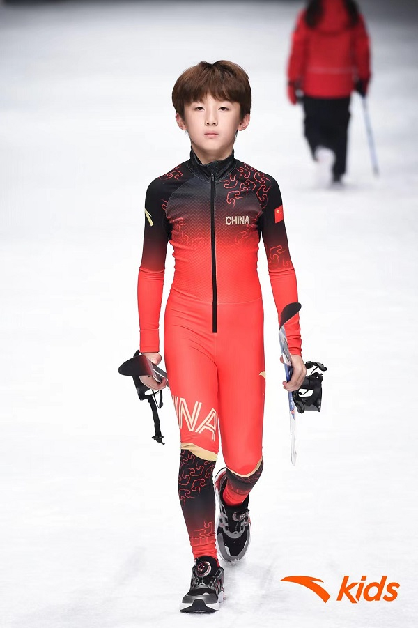 　　滑雪冠军王凯文