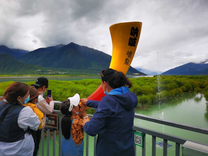 当地人在景区游玩。