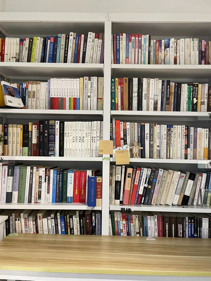 自习室里也提供图书服务&nbsp;图片来源：实习生 李宇彤 摄