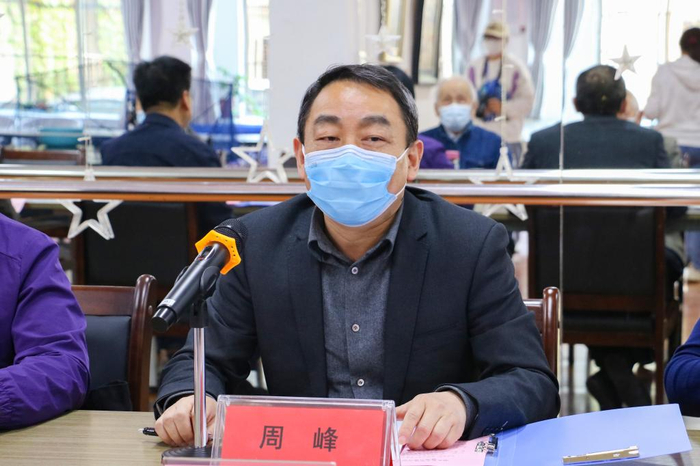 　　党委副书记、副院长周峰介绍学校建设与发展情况