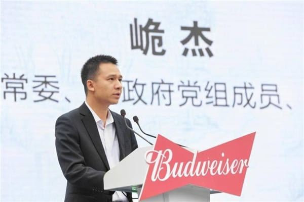 　　安岳县县政府党组成员、副县长峗杰致辞