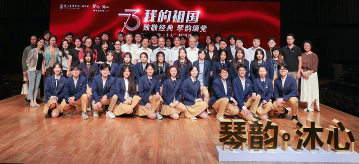 　　图：全场大合影