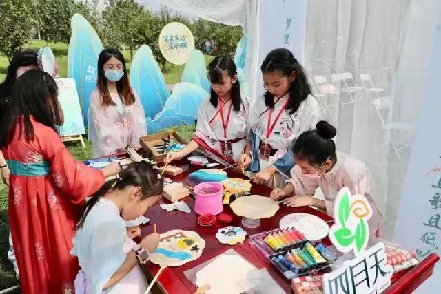 　　北京花卉大观园“汉服文化节”活动现场